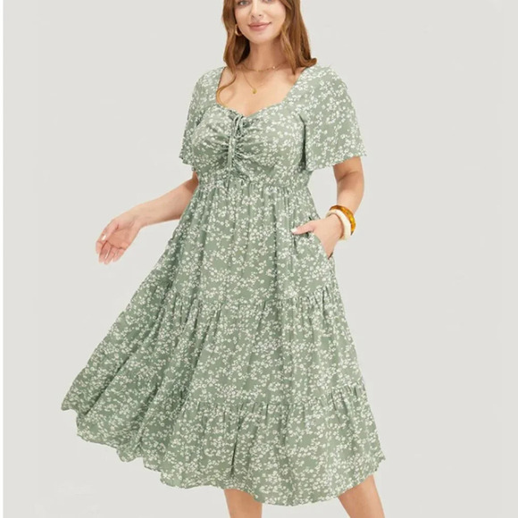BloomChic Dresses & Skirts - BloomChic Size 2XL Ditsy Floral Drawstring Ruched Pocket Ruffle Tiered Dress